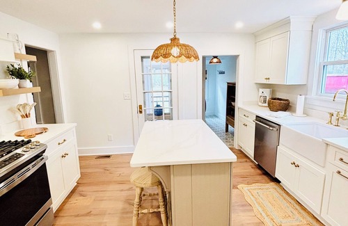 Virginia Beach House | Sandbridge Farmhouse… 1 mile to beach~completely updated & restored~New pool