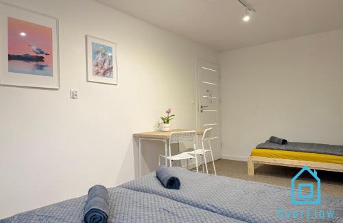 Brzezno House | Sandcastle Room - 2 km to Baltic Sea & 15 Minutes to Gdańsk Old Town