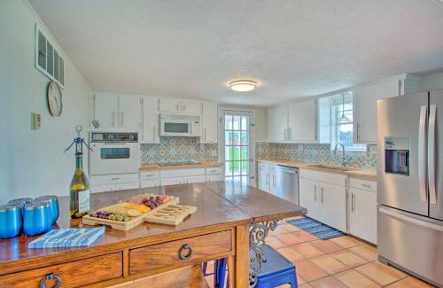 Kingston House | Sanders Island View Home Steps to Lake Texoma