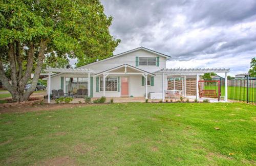 Kingston House | Sanders Island View Home Steps to Lake Texoma
