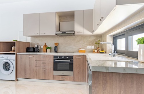 Agios Tychon Apartment | Sanders River Plaza - Neat 2 Bedroom Apt With Balcony