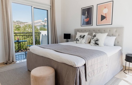 Tremithousa Villa | Sanders White Mountains - Bright Villa with Pool