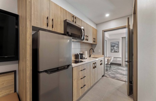 Las Colinas Hotel | Sandman Signature Dallas Las Colinas Hotel & Suites