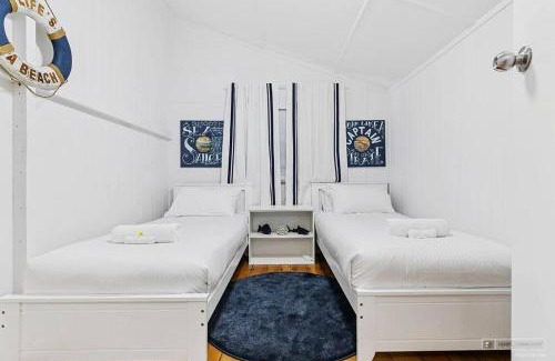 Bongaree House | Sandown Beachside Cottage