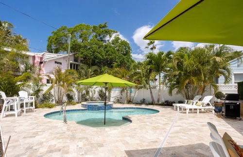 Pass-a-Grille Cottage | Sandpiper Cottage, private pool and seconds to the beach