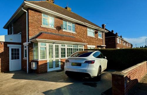 Cleethorpes House | Sandringham House - Great for Contractors or Family Holidays