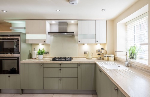 Sandsend Cottage | Sandsend - Rambling Rose - a family break that sleeps 4 guests in 2 bedrooms
