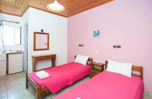 Kavos Apartment | Sandy Beach Complex - Poolside Studios & Seaside Apartments
