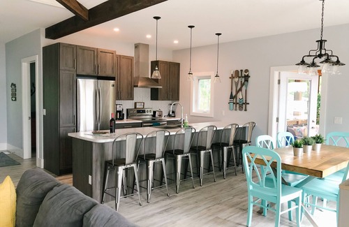 Muskoka Lakes Cottage | Sandy beach cottage in Muskoka - great for families!