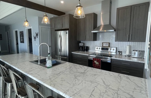 Muskoka Lakes Cottage | Sandy beach cottage in Muskoka - great for families!