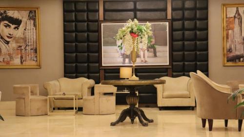 Jabal Al-Hussein Hotel | Sandy Palace Hotel Amman