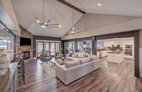 Mayhew House | Sandy Shore