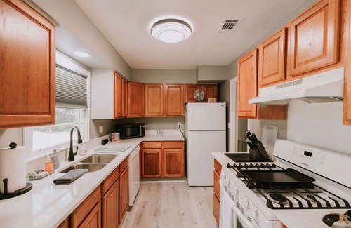 Ocean Springs House | Sandy Toes - 3bedroom near beach & downtown Ocean Springs! in golf cart district
