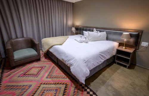 Bloemfontein Cabin | Sangiro Game Lodge - Sustainable Electricity and Water