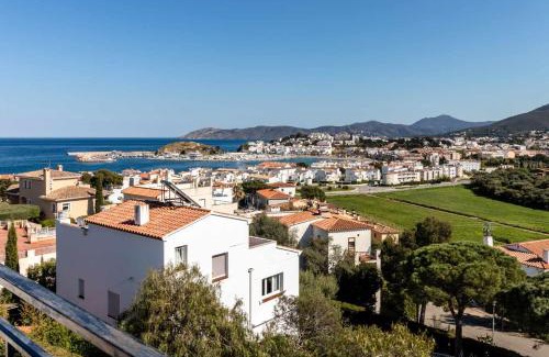 Llanca Apartment | Sant Genís 19 - ático con terraza y vistas