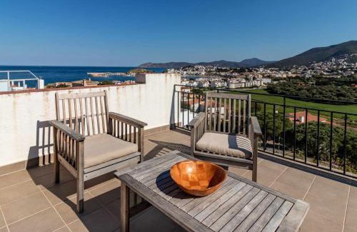 Llanca Apartment | Sant Genís 19 - ático con terraza y vistas