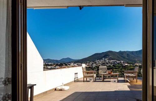 Llanca Apartment | Sant Genís 19 - ático con terraza y vistas