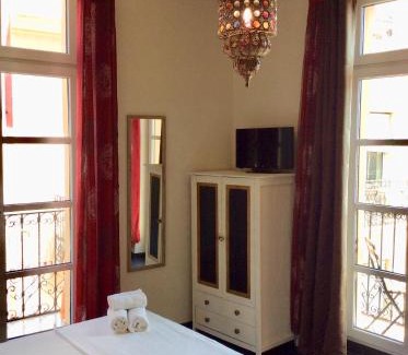 Alicante City Centre Apartment | Santa Barbara Guesthouse
