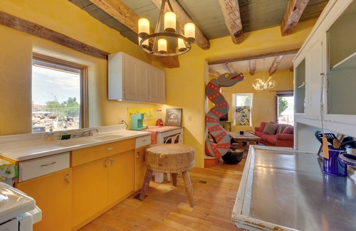 Santa Cruz House | Santa Cruz Home w/Mountain Views!