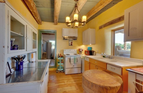 Santa Cruz House | Santa Cruz Home w/Mountain Views!