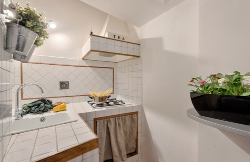 Oltrarno Apartment | Santo Spirito Frescos by Mmega