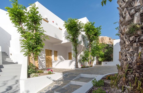 Kamari Apartment | Santorini Crystal Blue