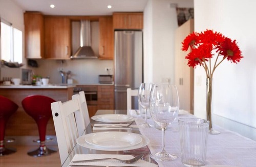 La Nova Esquerra de l'Eixample Apartment | Sants Station Apartment with Netflix, A/C, Alexa, for families & quiet people