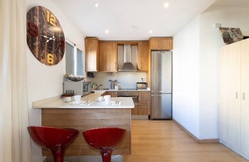 La Nova Esquerra de l'Eixample Apartment | Sants Station Apartment with Netflix, A/C, Alexa, for families & quiet people