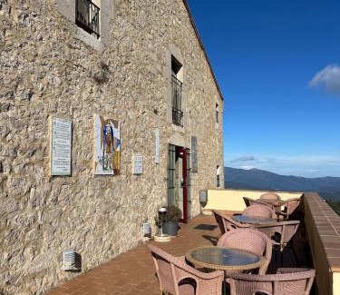 Albanya Hotel | Santuari Mare de Déu Del Mont Restaurant-Hostatgería
