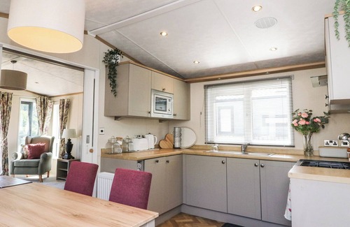 St Fillans Cottage | SAORSA, pet friendly, with a garden in St Fillans