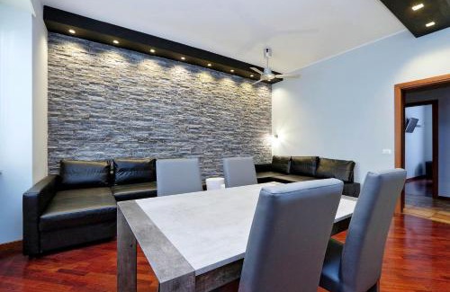 Tuscolano Apartment | Sapphire Apartment