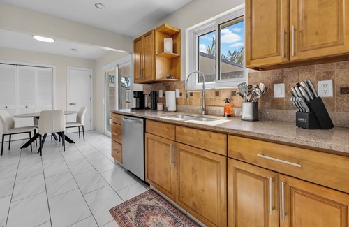 Whitfield House | Sarasota Retreat w/Pool, Near Beaches & Downtown