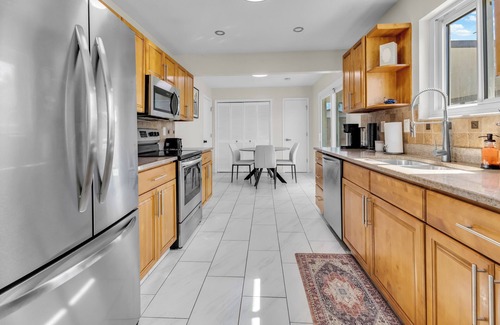 Whitfield House | Sarasota Retreat w/Pool, Near Beaches & Downtown