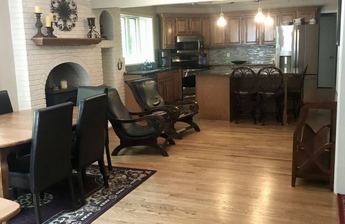 Saratoga Springs House | Saratoga Home close to Race Track. n Privacy in a spacious home with Pool