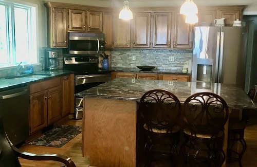 Saratoga Springs House | Saratoga Home close to Race Track. n Privacy in a spacious home with Pool