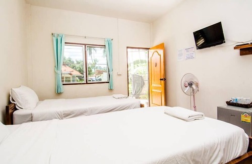 Chong Kham House | Sarm Mork Guesthouse