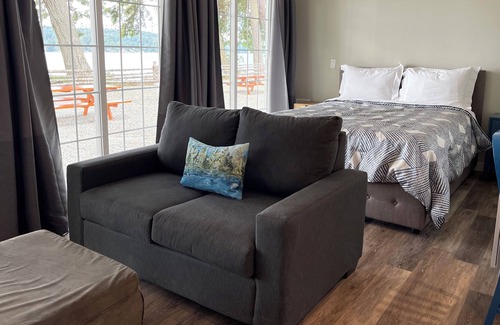 Sooke Resort | Saseenos Oceanside Cottages with beach access