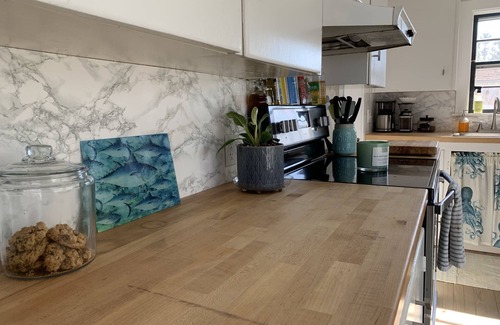 Snug Harbor House | Sat. to Sat. rental.2 blocks to marinas,5 min walk to beach and O Bar,15 to Newp