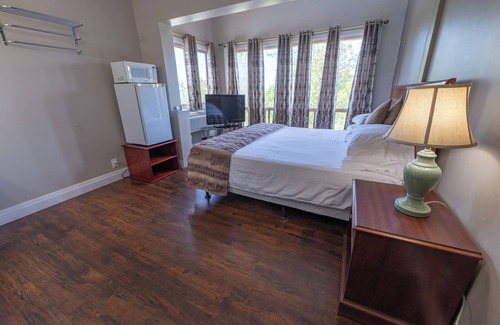 Sauble Beach Hotel | Sauble Beach Lodge