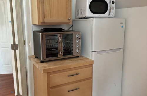 Camden Apartment | Sauna, Fireplace near affordable skiing in Camden, Maine!