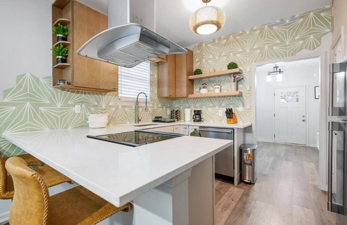 Midtown House | SAV Summer Escape - River St & DT - Free Parking