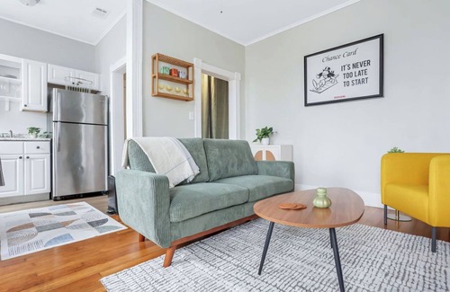 Midtown Apartment | Savannah Retro Loft - Thomas Square