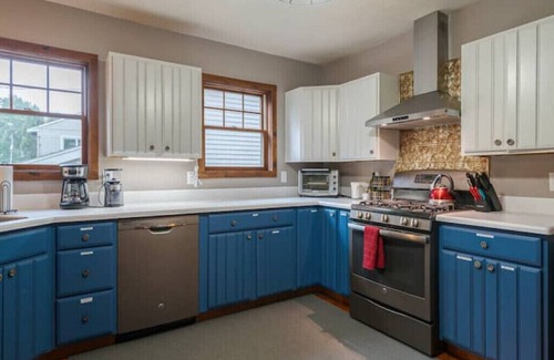 Canastota House | Saved by the Bay