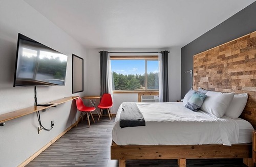 Long Beach Hotel | Savor Ocean Views! Two Pet-friendly Units, Free Parking, Indoor Swimming Pool!