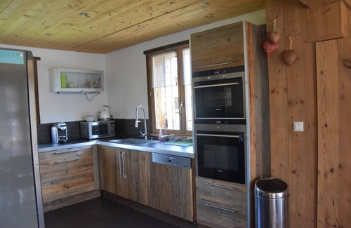 Araches-la-Frasse Ski Chalet | Savoyard chalet "Les heures claire" 8 people