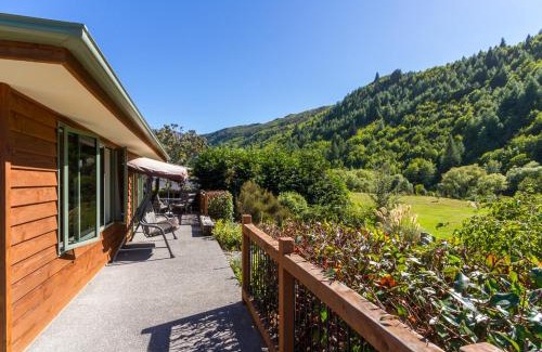 Arrowtown House | Sawmillers Retreat - Arrowtown Holiday Home