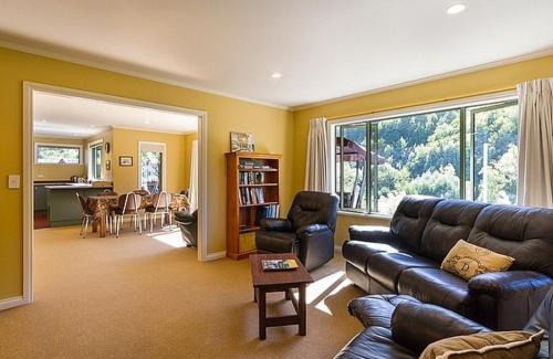 Arrowtown House | Sawmillers Retreat - Arrowtown Holiday Home