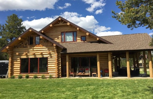 Stanley House | Sawtooth Mountain Log Cabin with a View