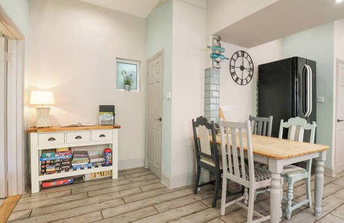 Felixstowe Cottage | SAXON LODGE COTTAGE, family friendly in Felixstowe, Suffolk