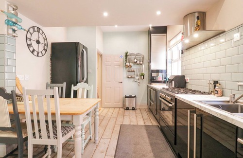 Felixstowe Cottage | SAXON LODGE COTTAGE, family friendly in Felixstowe, Suffolk